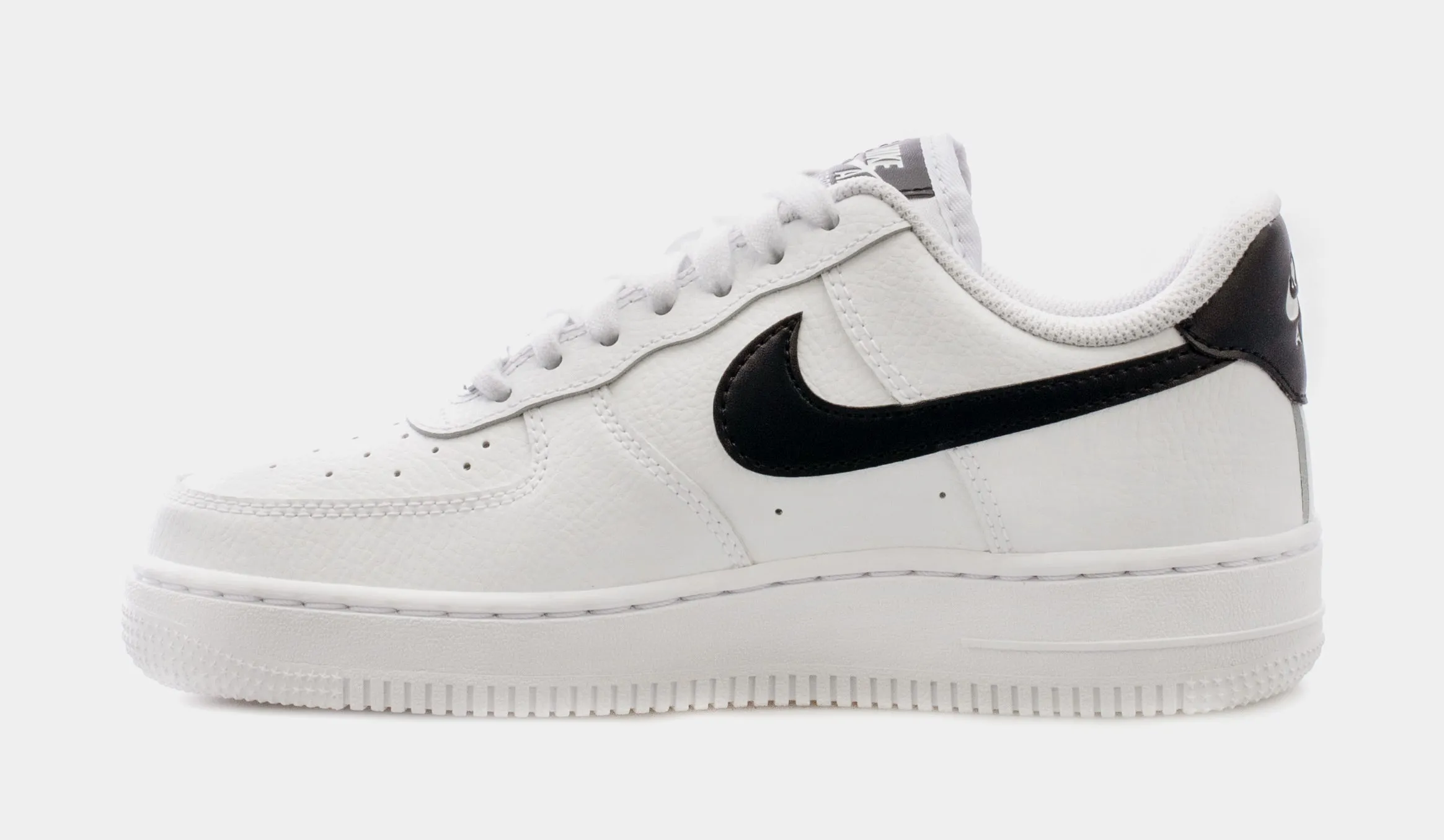 Air Force 1 '07 Womens Lifestyle Shoes (White/Black)