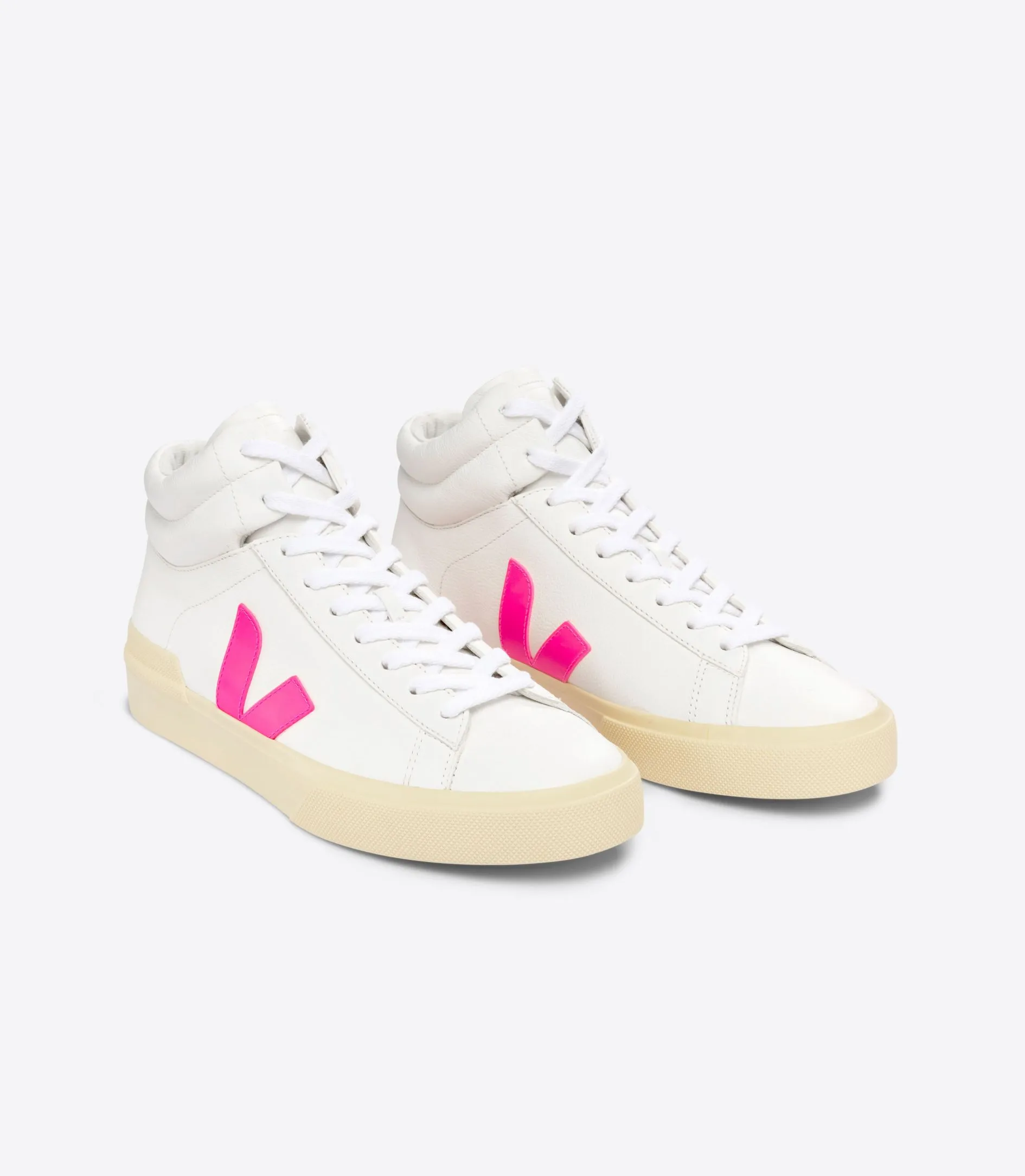 Veja - Minotaur Chromefree Leather in White Sari Butter