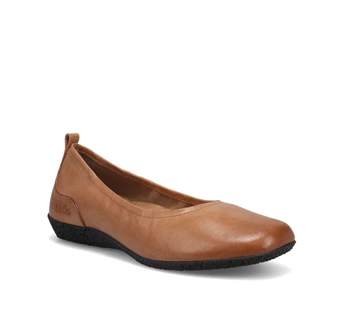 Women's Taos Chit Chat Color: Caramel